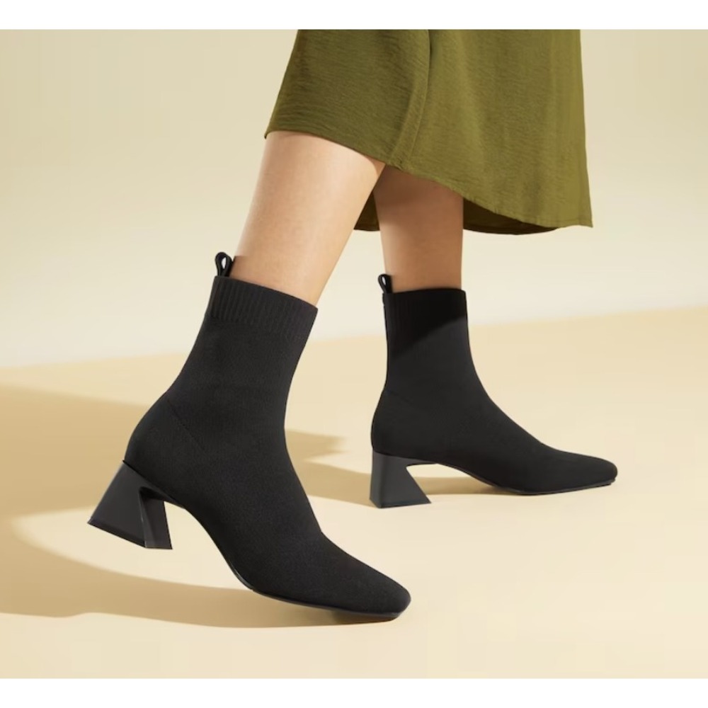 VIVAIA Regina Pro Square Toe Water-Repellant Heeled Boots | SZ: 38 EU 7-7.5 US